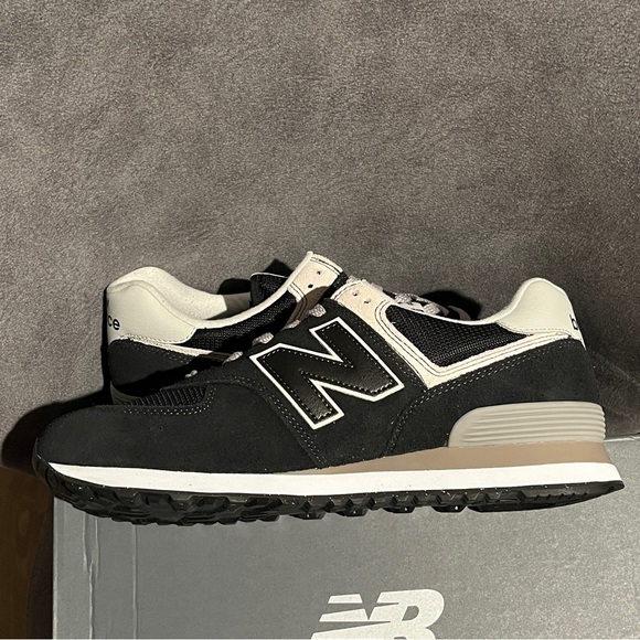 New Balance Men’s Sneakers Black Size 9.5 US - Picture 2 of 11